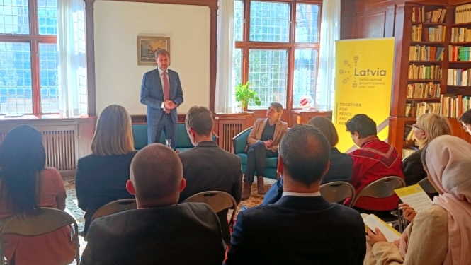 Andžejs Viļumsons uzrunā Latvijas nerezidējošos vēstniekus Zviedrijā