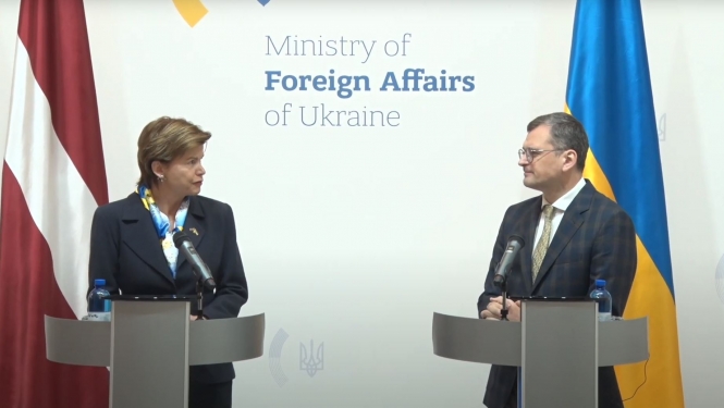 Latvijas ārlietu ministres un Ukrainas ārlietu ministra kopīgās preses konferences tiešraides ieraksta ekrānšāviņš